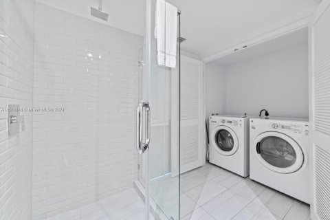 Снять в аренду кондоминиум в Холливуд, Флорида 2 спальни, 96.99м2, № 1958869 - фото 13