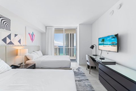 Снять в аренду кондоминиум в Холливуд, Флорида 2 спальни, 96.99м2, № 1958869 - фото 11