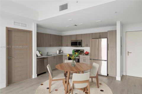 Apartamento en alquiler en Miami, Florida, 2 dormitorios, 77.76 m2 № 2088492 - foto 3