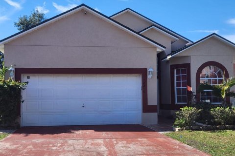 House in Orlando, Florida 4 bedrooms, 144.28 sq.m. № 2116275