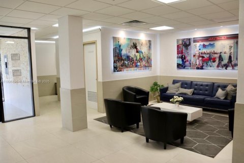 Снять в аренду кондоминиум в Лодерхилл, Флорида 1 спальня, 72.74м2, № 1949136 - фото 1