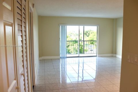 Снять в аренду кондоминиум в Лодерхилл, Флорида 1 спальня, 72.74м2, № 1949136 - фото 11