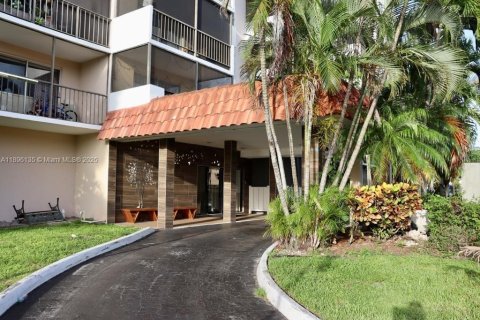 Снять в аренду кондоминиум в Лодерхилл, Флорида 1 спальня, 72.74м2, № 1949136 - фото 7