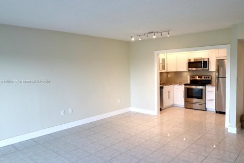 Снять в аренду кондоминиум в Лодерхилл, Флорида 1 спальня, 72.74м2, № 1949136 - фото 14