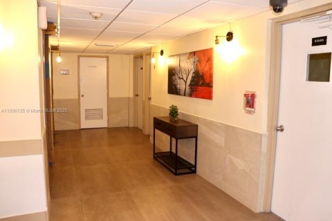 Снять в аренду кондоминиум в Лодерхилл, Флорида 1 спальня, 72.74м2, № 1949136 - фото 13