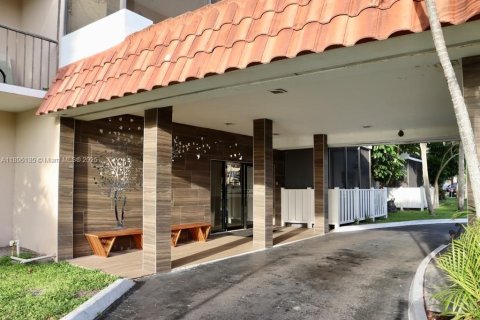 Снять в аренду кондоминиум в Лодерхилл, Флорида 1 спальня, 72.74м2, № 1949136 - фото 3