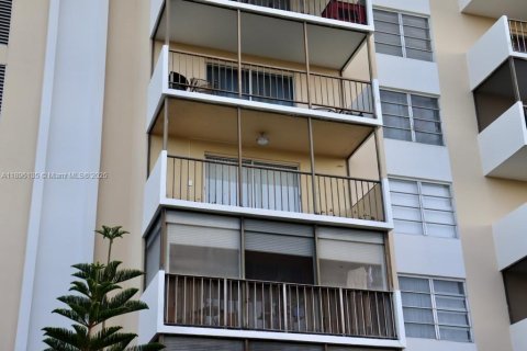 Снять в аренду кондоминиум в Лодерхилл, Флорида 1 спальня, 72.74м2, № 1949136 - фото 8