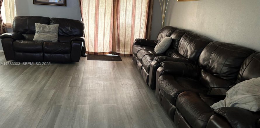 Кондоминиум с 2 спальнями в Хайалиа, Флорида № 1982017