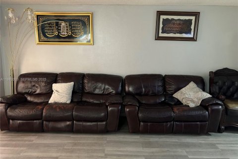 Купить кондоминиум в Хайалиа, Флорида 2 спальни, 127.83м2, № 1982017 - фото 5