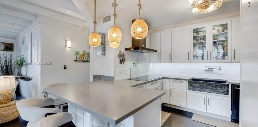 Condo in Hollywood, Florida, 2 bedrooms № 1752577