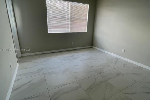 Снять в аренду квартиру в Лейк-Уорт, Флорида 1 спальня, 55.74м2, № 1928583 - фото 3