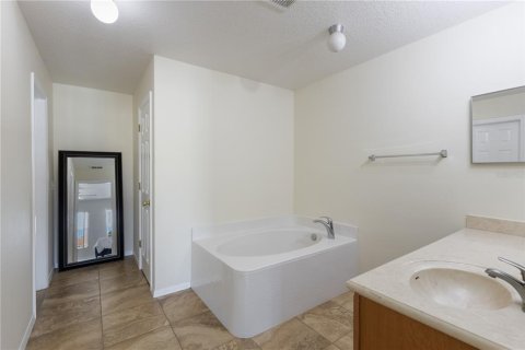 House in Leesburg, Florida 4 bedrooms, 280.75 sq.m. № 1639804 - photo 17