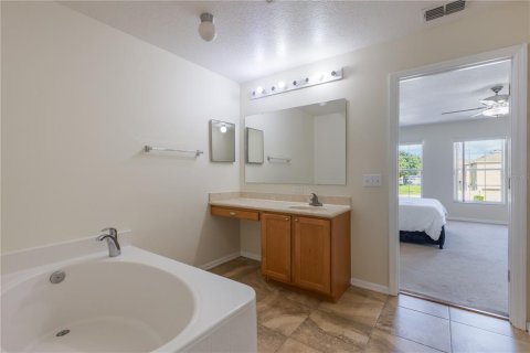 House in Leesburg, Florida 4 bedrooms, 280.75 sq.m. № 1639804 - photo 16