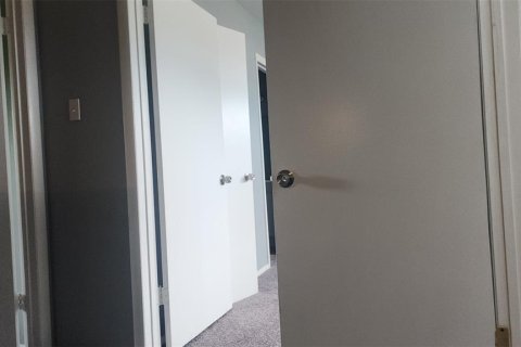 Townhouse in Orlando, Florida 2 bedrooms, 112.5 sq.m. № 2239227 - photo 16