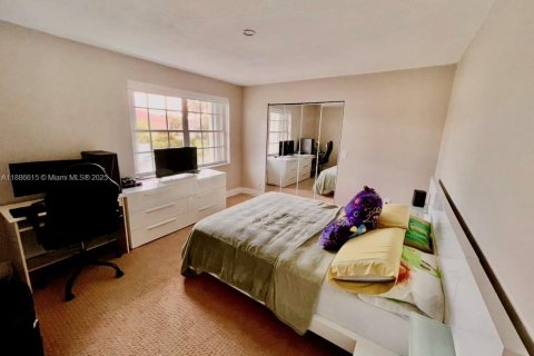 House in Weston, Florida 4 bedrooms, 238.02 sq.m. № 1933551 - photo 27