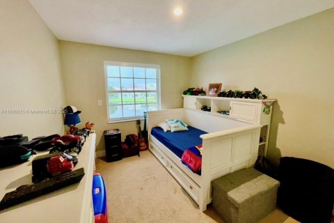 House in Weston, Florida 4 bedrooms, 238.02 sq.m. № 1933551 - photo 23