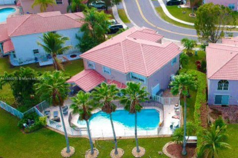 House in Weston, Florida 4 bedrooms, 238.02 sq.m. № 1933551 - photo 2