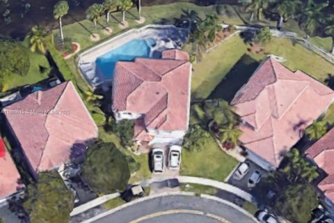 House in Weston, Florida 4 bedrooms, 238.02 sq.m. № 1933551 - photo 3