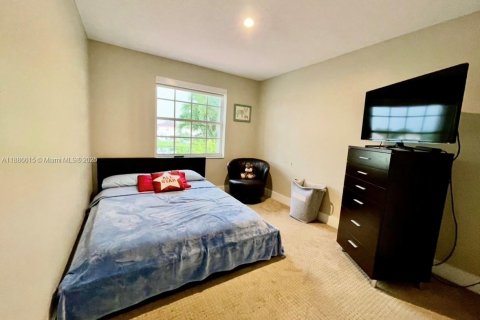 House in Weston, Florida 4 bedrooms, 238.02 sq.m. № 1933551 - photo 25