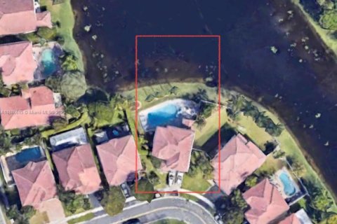 House in Weston, Florida 4 bedrooms, 238.02 sq.m. № 1933551 - photo 4