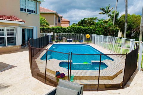 House in Weston, Florida 4 bedrooms, 238.02 sq.m. № 1933551 - photo 28