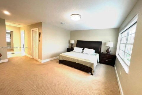 House in Weston, Florida 4 bedrooms, 238.02 sq.m. № 1933551 - photo 17