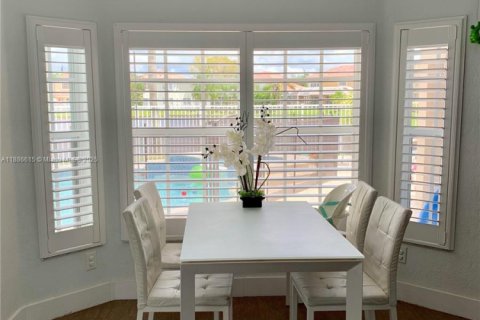 House in Weston, Florida 4 bedrooms, 238.02 sq.m. № 1933551 - photo 11