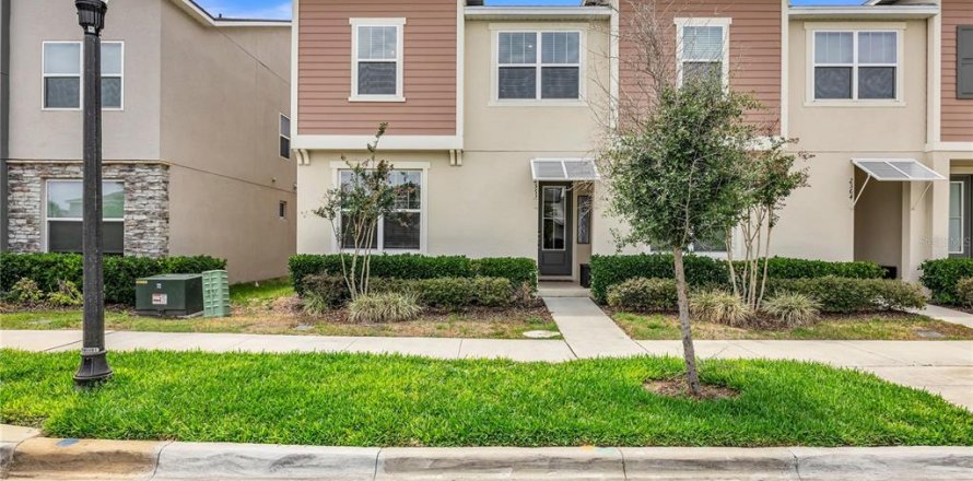 Adosado en Kissimmee, Florida 6 dormitorios, 215.63 m2 № 2103826