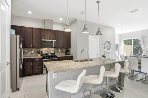 Adosado en venta en Kissimmee, Florida, 4 dormitorios, 167.6 m2 № 2143911 - foto 4