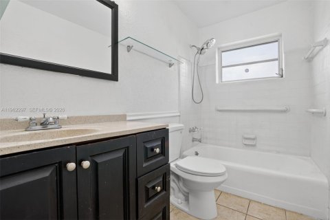 Снять в аренду виллу или дом в Майами, Флорида 3 спальни, 111.48м2, № 2027820 - фото 7