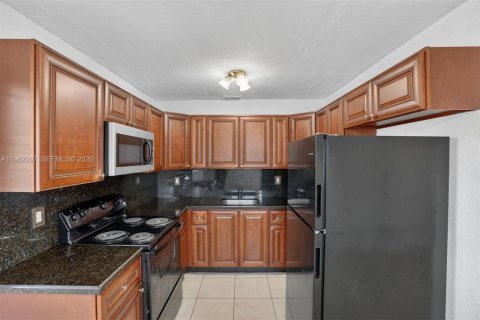 Снять в аренду виллу или дом в Майами, Флорида 3 спальни, 111.48м2, № 2027820 - фото 30