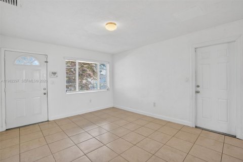 Снять в аренду виллу или дом в Майами, Флорида 3 спальни, 111.48м2, № 2027820 - фото 26