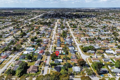 Снять в аренду виллу или дом в Майами, Флорида 3 спальни, 111.48м2, № 2027820 - фото 23