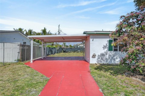 Снять в аренду виллу или дом в Майами, Флорида 3 спальни, 111.48м2, № 2027820 - фото 4