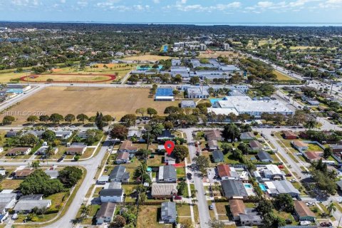 Снять в аренду виллу или дом в Майами, Флорида 3 спальни, 111.48м2, № 2027820 - фото 3