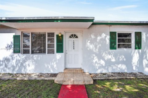 Снять в аренду виллу или дом в Майами, Флорида 3 спальни, 111.48м2, № 2027820 - фото 5