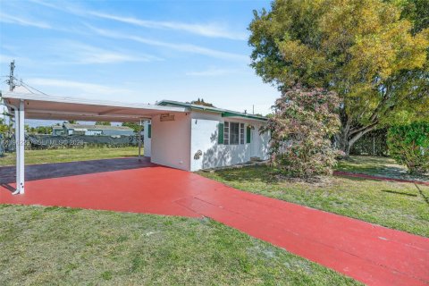 Снять в аренду виллу или дом в Майами, Флорида 3 спальни, 111.48м2, № 2027820 - фото 14