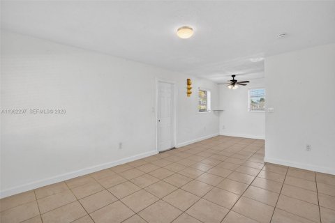 Снять в аренду виллу или дом в Майами, Флорида 3 спальни, 111.48м2, № 2027820 - фото 25