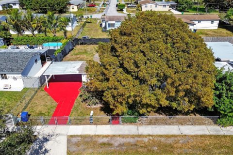 Снять в аренду виллу или дом в Майами, Флорида 3 спальни, 111.48м2, № 2027820 - фото 20