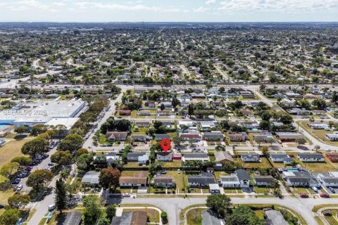 Снять в аренду виллу или дом в Майами, Флорида 3 спальни, 111.48м2, № 2027820 - фото 24