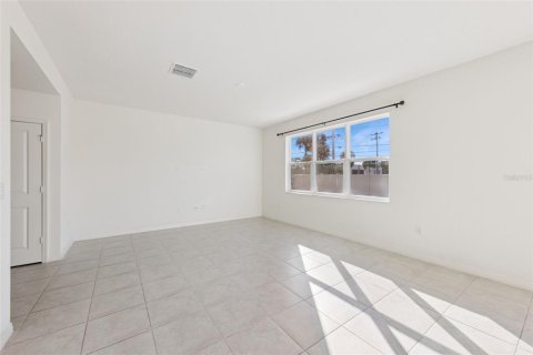 Villa ou maison à vendre à Sanford, Floride: 4 chambres, 220.64 m2 № 2433167 - photo 6