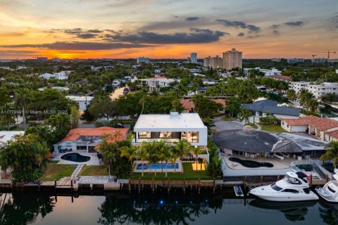 Villa ou maison à vendre à North Miami, Floride: 6 chambres № 1698330 - photo 8
