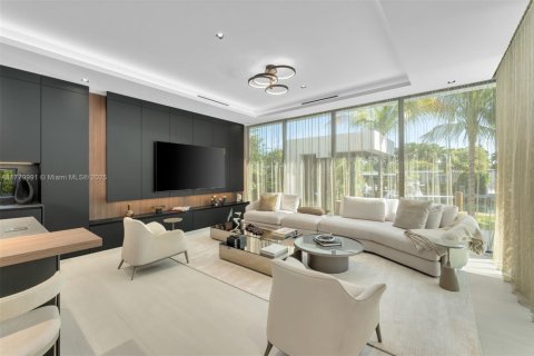 Villa ou maison à vendre à North Miami, Floride: 6 chambres № 1698330 - photo 15
