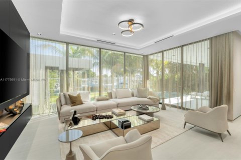Villa ou maison à vendre à North Miami, Floride: 6 chambres № 1698330 - photo 13