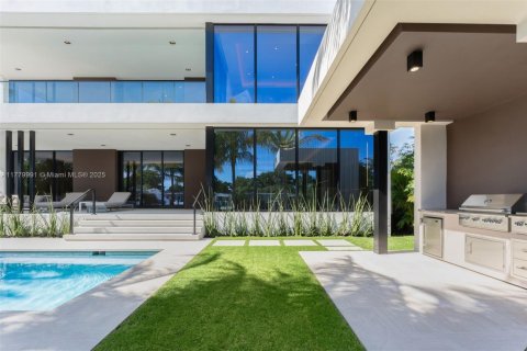 Villa ou maison à vendre à North Miami, Floride: 6 chambres № 1698330 - photo 2