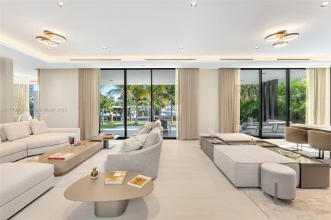 Villa ou maison à vendre à North Miami, Floride: 6 chambres № 1698330 - photo 10
