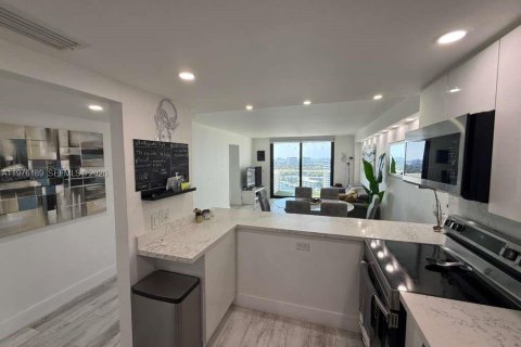 Copropriété à louer à North Miami, Floride: 2 chambres, 99.41 m2 № 2041480 - photo 5