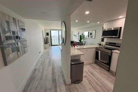 Copropriété à louer à North Miami, Floride: 2 chambres, 99.41 m2 № 2041480 - photo 4