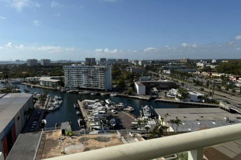 Copropriété à louer à North Miami, Floride: 2 chambres, 99.41 m2 № 2041480 - photo 10