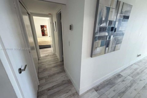 Copropriété à louer à North Miami, Floride: 2 chambres, 99.41 m2 № 2041480 - photo 3